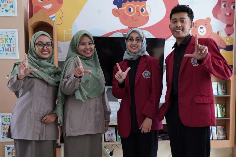 Kunjungan Mahasiswa Ilmu Komunikasi UMM ke Perpustakaan MUPAT SD Muhammadiyah 4
