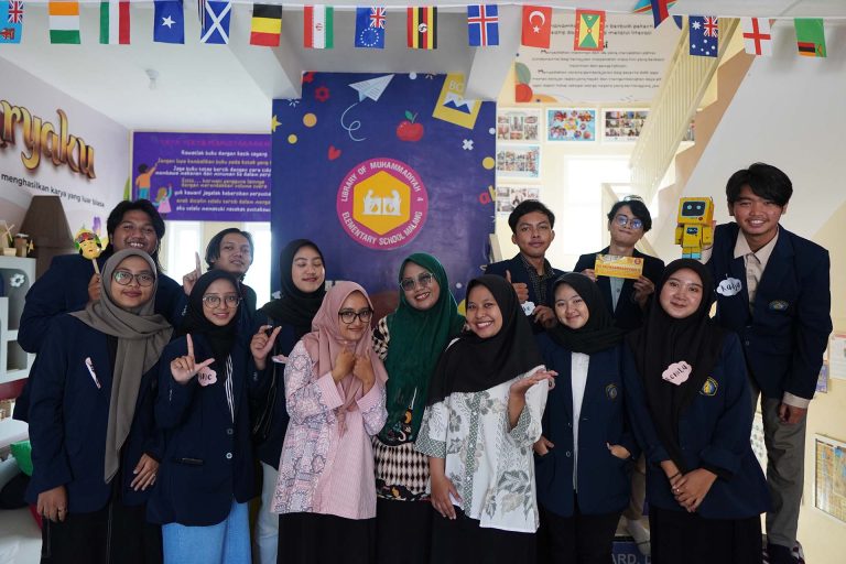 Kunjungan Mahasiswa Pendidikan Bahasa Jepang Universitas Brawijaya ke Perpustakaan MUPAT SD Muhammadiyah 4